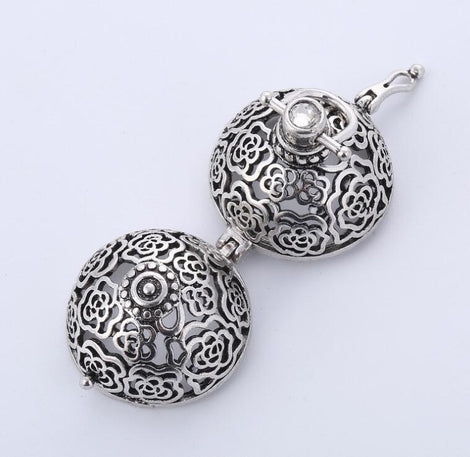 Long Rosette Pendant Necklace