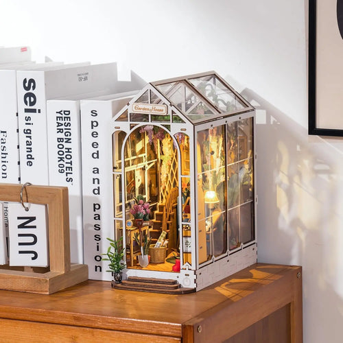 Garden Shed Book Nook Kit with LED Lights